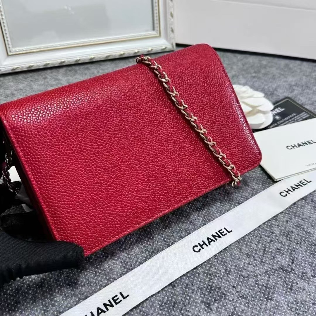 【  Chanel  】   008双C原版球纹WOC小包,时尚大气的双C让你更有自信,银色长链可收藏于