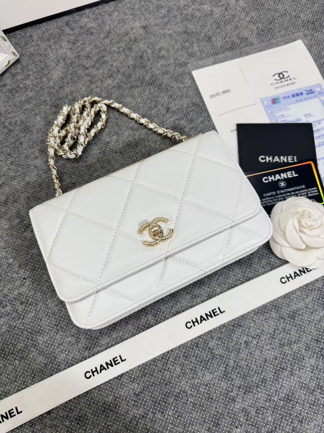 Chane. 22s春夏新款链条小包  进口羊皮🐑全钢crush浮雕灵格五金 80982尺寸:19*12