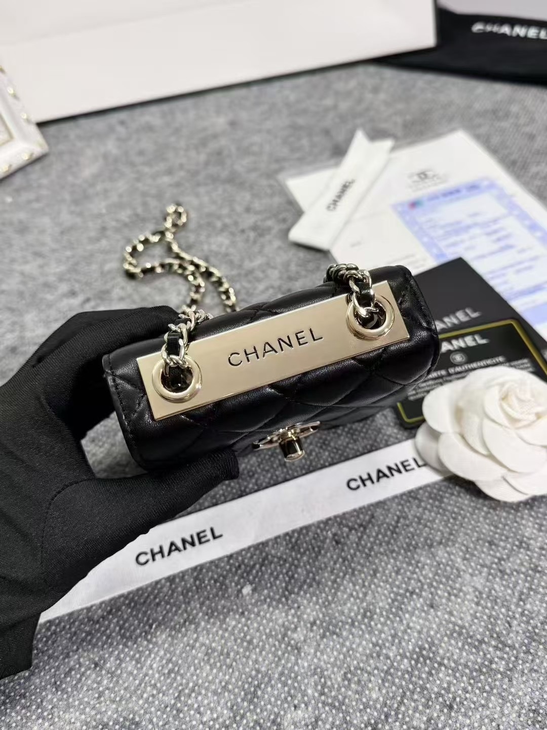Ohanel原单 新款零钱包 单肩斜挎  金属牌 旋转搭扣  进口小羊皮 尺寸11*11*5。型号:81