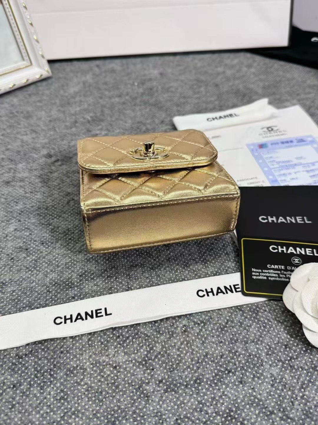 Ohanel原单 新款零钱包 单肩斜挎  金属牌 旋转搭扣  进口小羊皮 尺寸11*11*5。型号:81