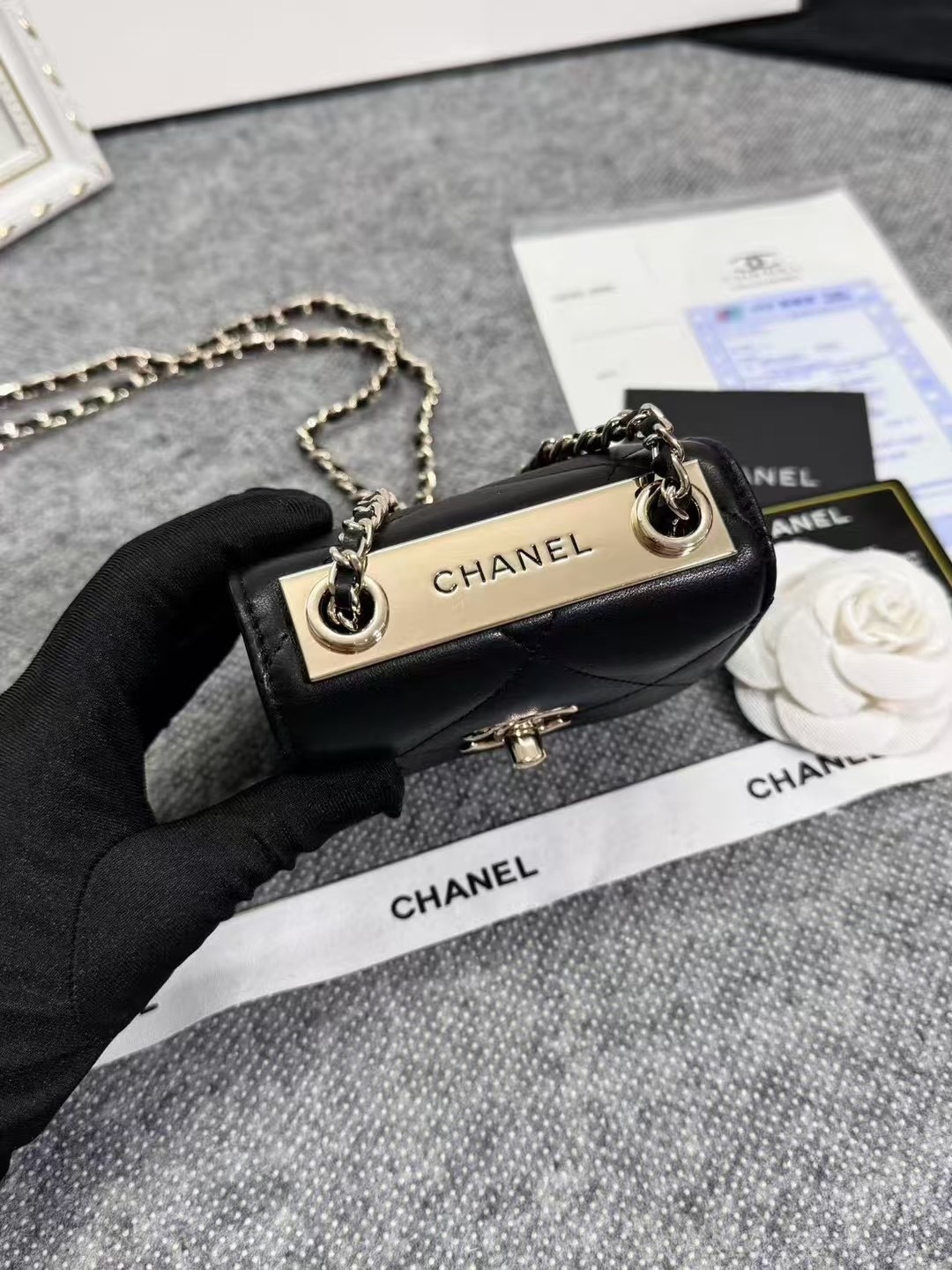 Ohanel原单 新款零钱包 单肩斜挎  金属牌 旋转搭扣  进口小羊皮 尺寸11*11*5。型号:81