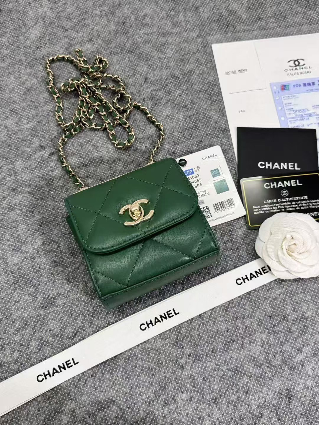 Ohanel原单 新款零钱包 单肩斜挎  金属牌 旋转搭扣  进口小羊皮 尺寸11*11*5。型号:81