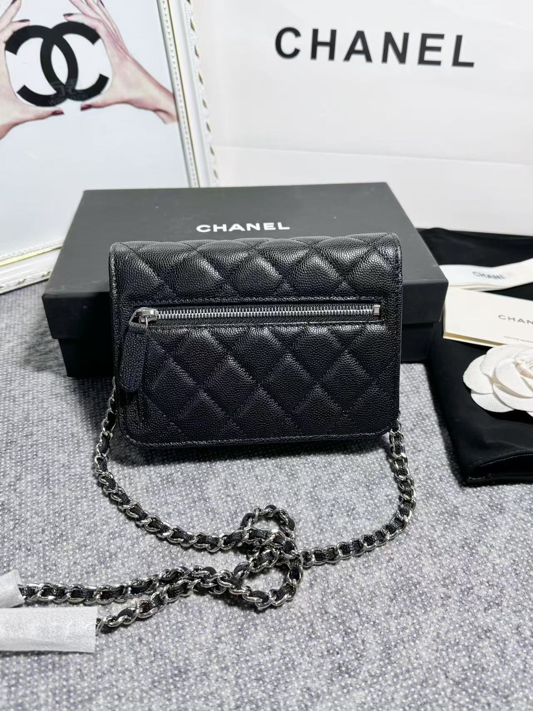 Ohanel  20款mini 爱心 原单品质！采用兹扣五金方便！双层内里！上方还带卡位！后幅带拉链隔层