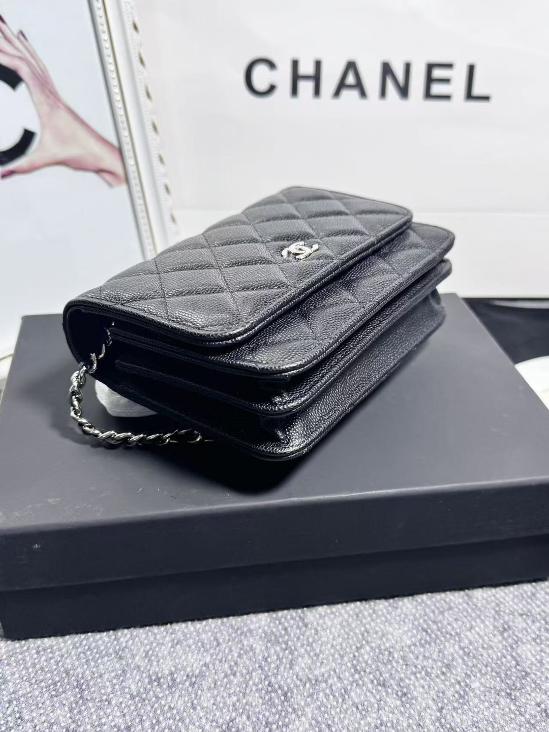 Ohanel  20款mini 爱心 原单品质！采用兹扣五金方便！双层内里！上方还带卡位！后幅带拉链隔层