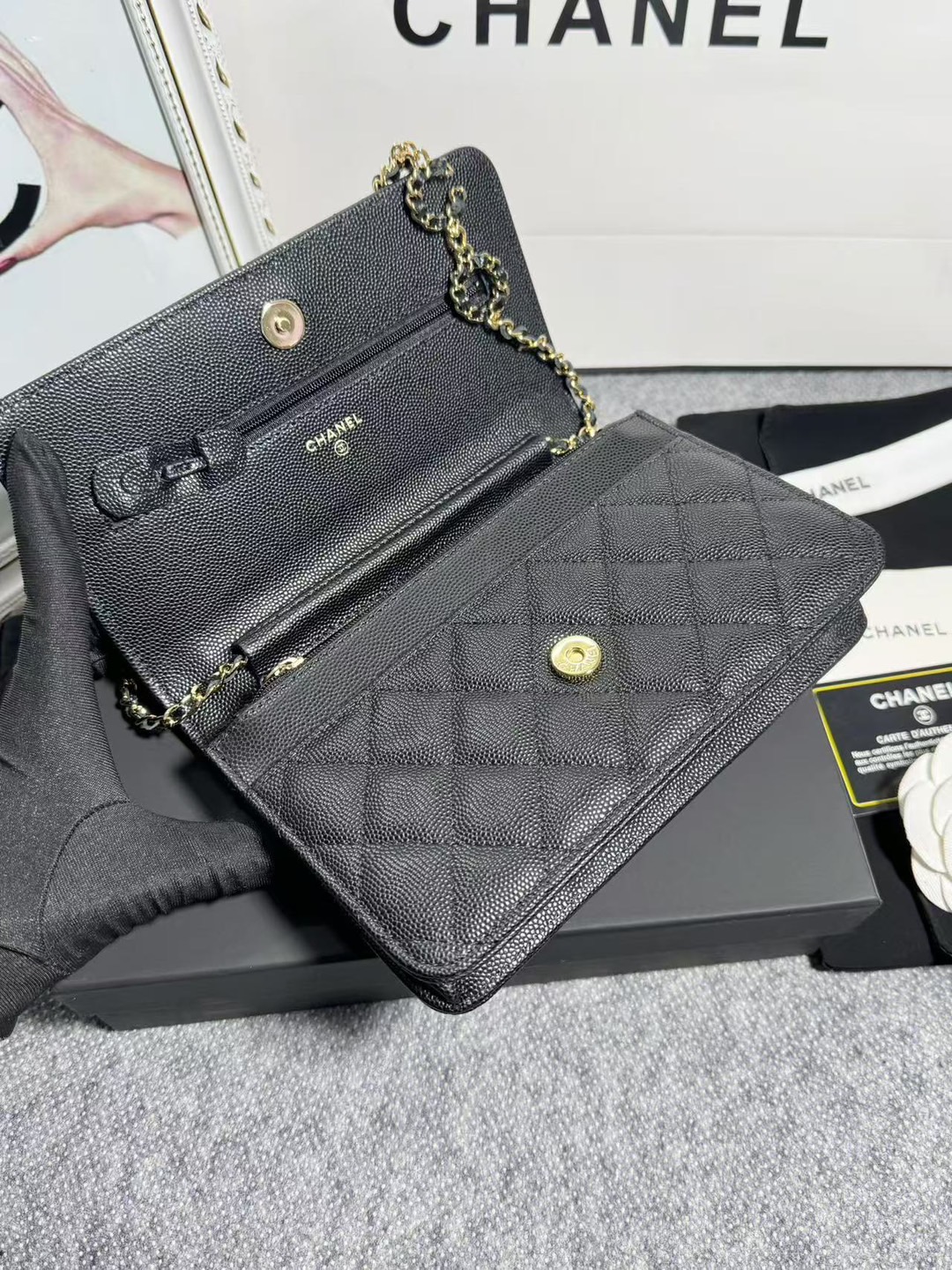 ap-2298  Chanel  链子钱包 肩带却是由双c  coco标志性logo拼接而成 炒鸡有特色