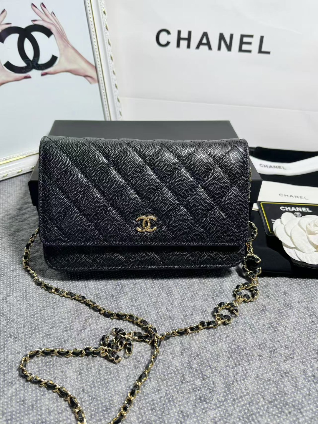 ap-2298  Chanel  链子钱包 肩带却是由双c  coco标志性logo拼接而成 炒鸡有特色