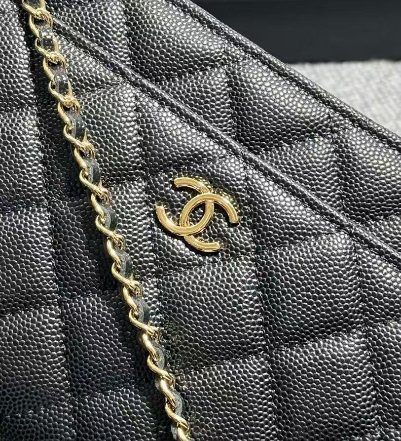 ap-2298  Chanel  链子钱包 肩带却是由双c  coco标志性logo拼接而成 炒鸡有特色