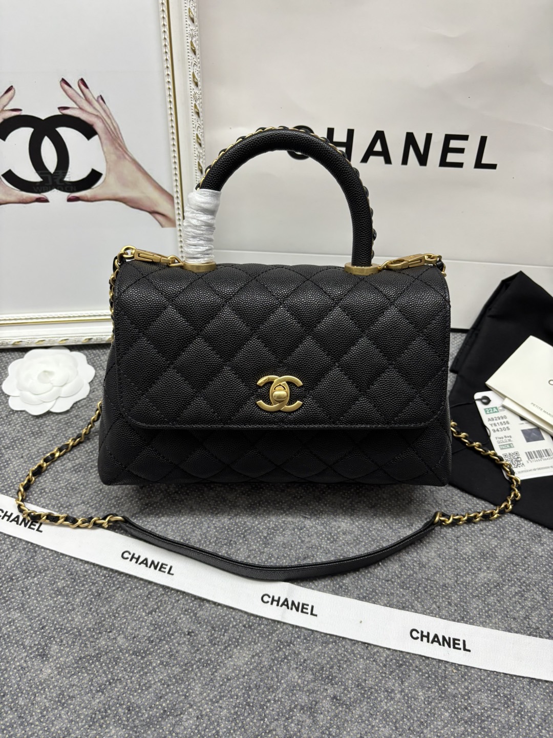 23p Chane1 型号 92990 𝑐𝑜𝑐𝑜 ℎ𝑎𝑛𝑑𝑙𝑒 口盖手提包 当季辣子鸡 炒鸡nice ，