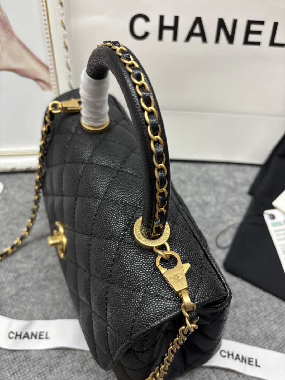 23p Chane1 型号 92990 𝑐𝑜𝑐𝑜 ℎ𝑎𝑛𝑑𝑙𝑒 口盖手提包 当季辣子鸡 炒鸡nice ，