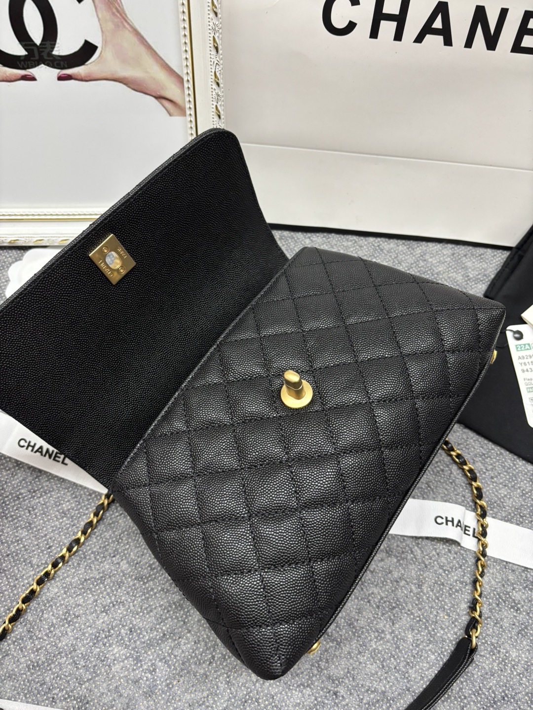 23p Chane1 型号 92990 𝑐𝑜𝑐𝑜 ℎ𝑎𝑛𝑑𝑙𝑒 口盖手提包 当季辣子鸡 炒鸡nice ，