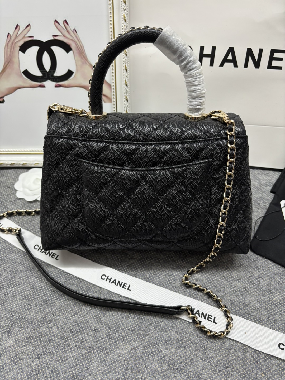 23p Chane1 型号 92990 𝑐𝑜𝑐𝑜 ℎ𝑎𝑛𝑑𝑙𝑒 口盖手提包 当季辣子鸡 炒鸡nice ，