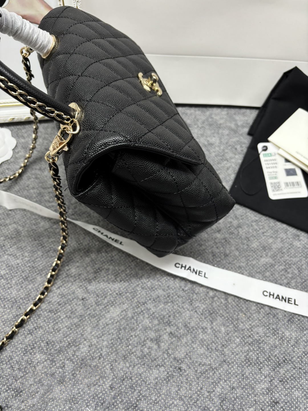 23p Chane1 型号 92990 𝑐𝑜𝑐𝑜 ℎ𝑎𝑛𝑑𝑙𝑒 口盖手提包 当季辣子鸡 炒鸡nice ，