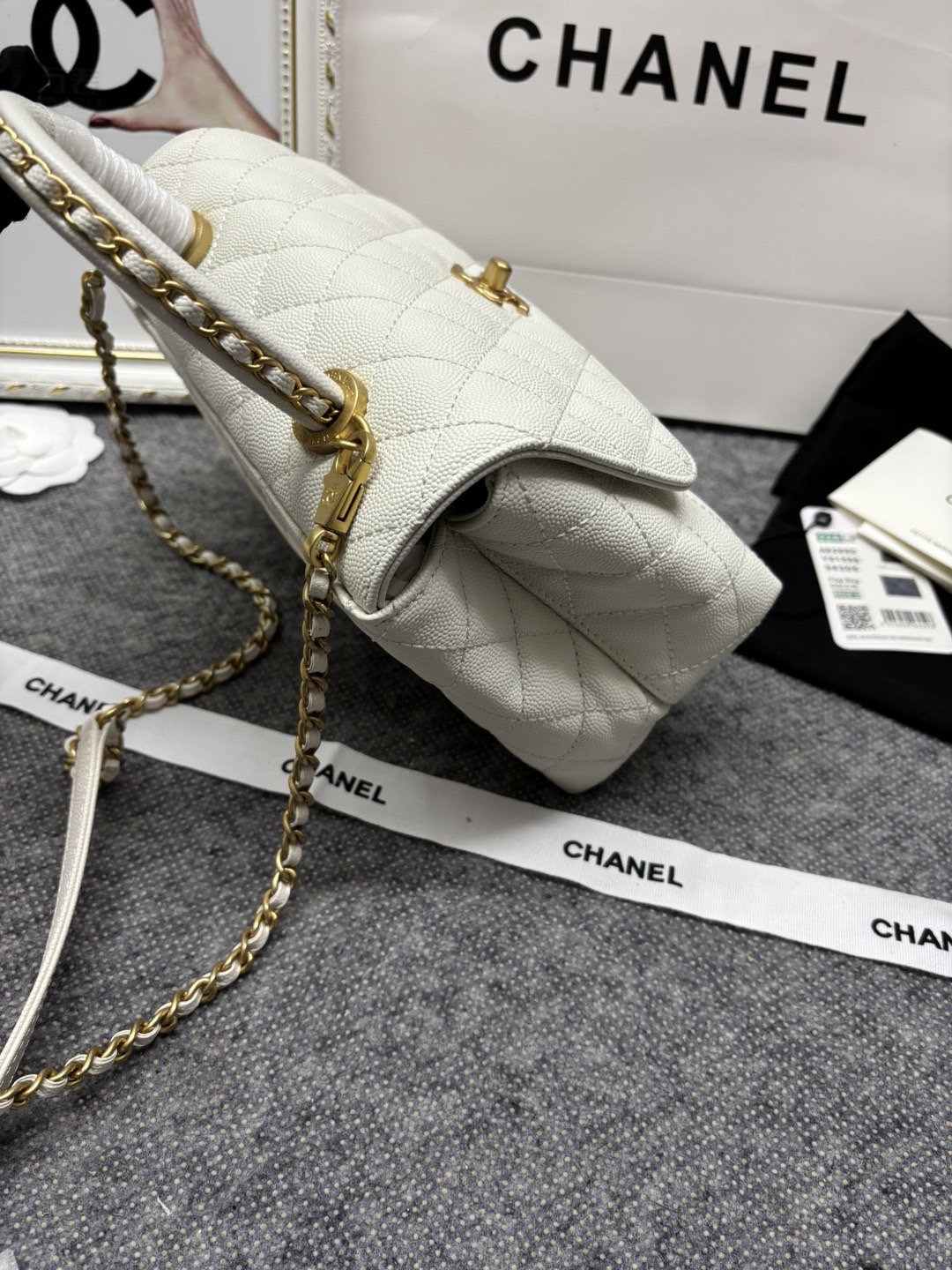 23p Chane1 型号 92990 𝑐𝑜𝑐𝑜 ℎ𝑎𝑛𝑑𝑙𝑒 口盖手提包 当季辣子鸡 炒鸡nice ，
