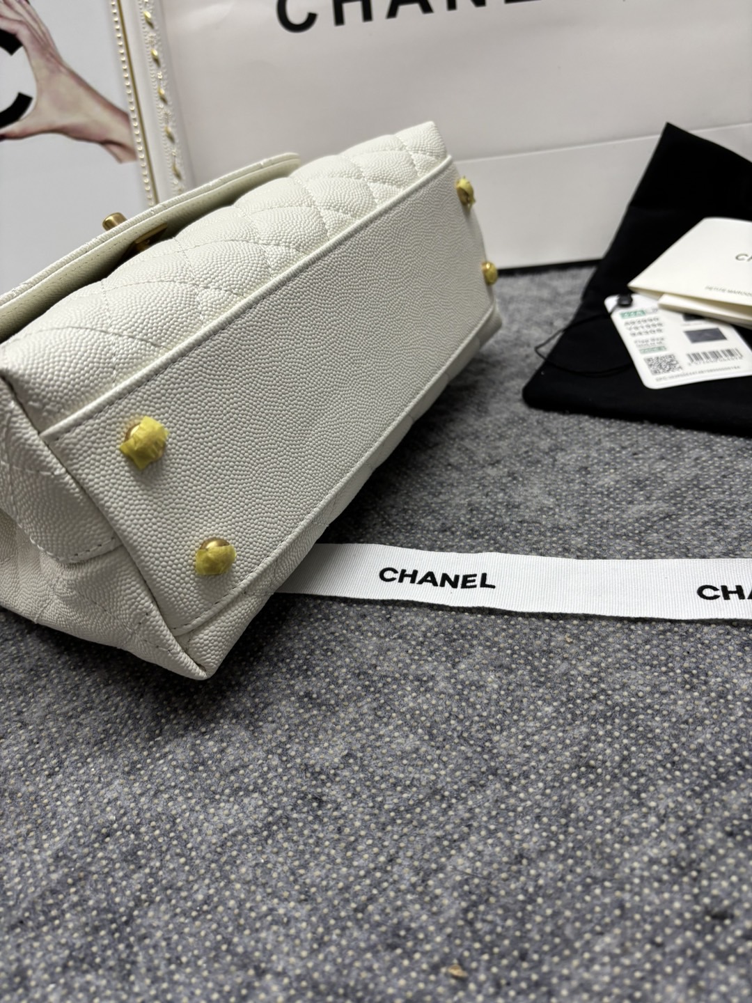 23p Chane1 型号 92990 𝑐𝑜𝑐𝑜 ℎ𝑎𝑛𝑑𝑙𝑒 口盖手提包 当季辣子鸡 炒鸡nice ，