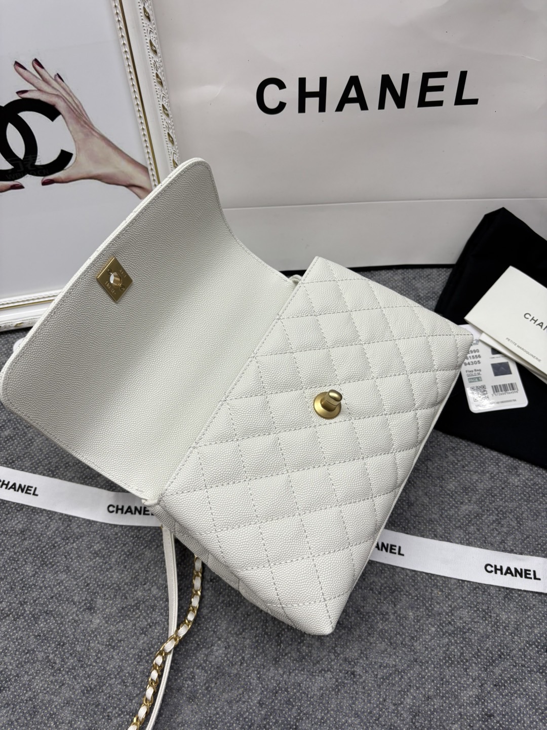 23p Chane1 型号 92990 𝑐𝑜𝑐𝑜 ℎ𝑎𝑛𝑑𝑙𝑒 口盖手提包 当季辣子鸡 炒鸡nice ，