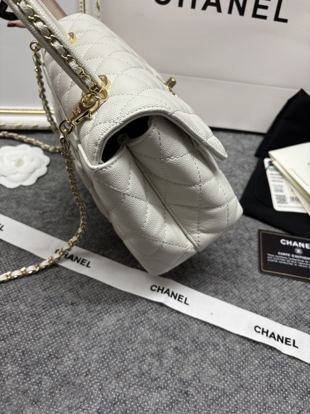 23p Chane1 型号 92990 𝑐𝑜𝑐𝑜 ℎ𝑎𝑛𝑑𝑙𝑒 口盖手提包 当季辣子鸡 炒鸡nice ，