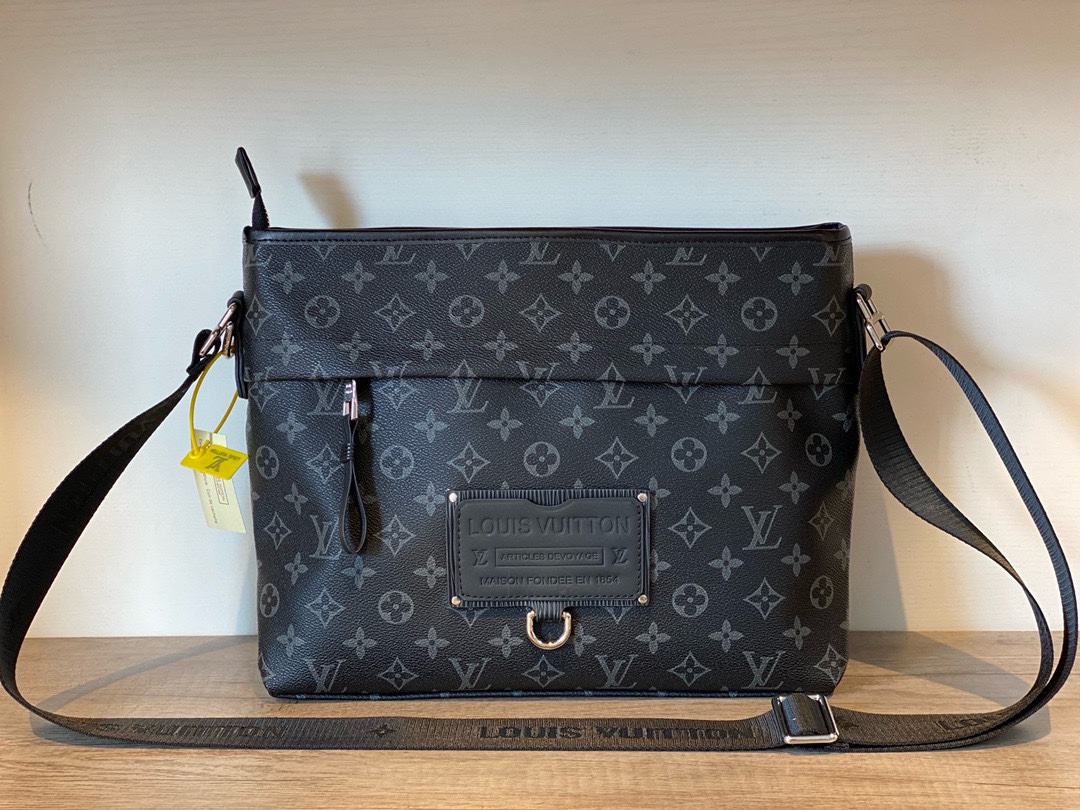 Louis Vuitton Crossbody & Shoulder Bags Men Cowhide Deerskin