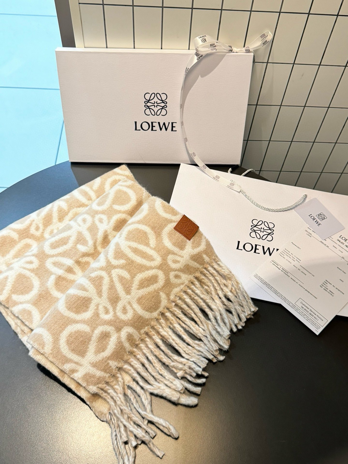 Loewe צעיף מתפשט וול. אוסף חורף