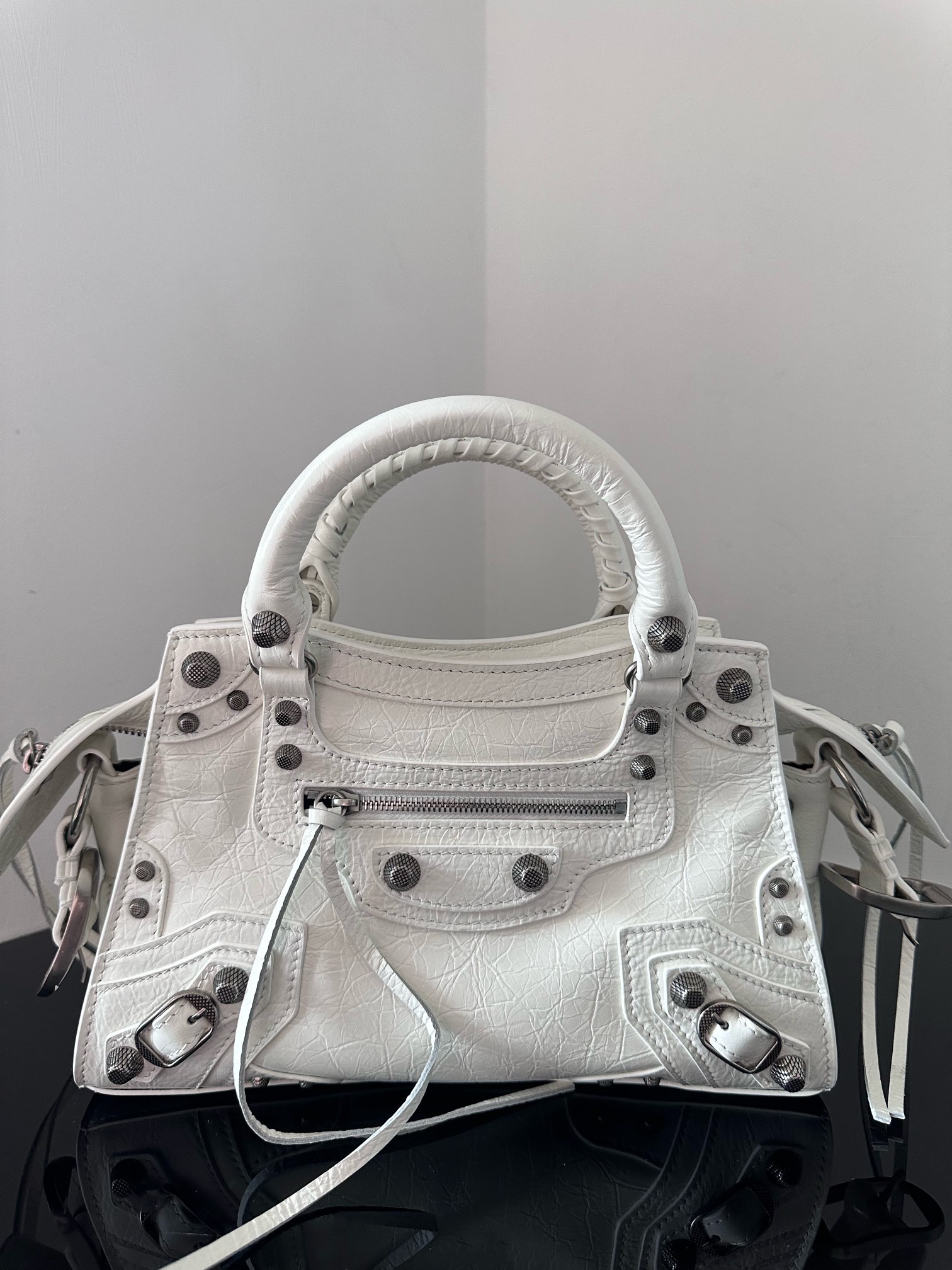 Balenciaga Neo Cagole масляно-белая сумка-байкер с зеркалом-сердечком