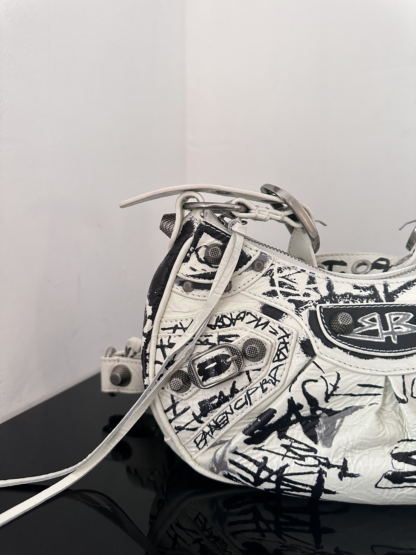 BALENCIAGA Le Cagole half-moon dumpling bag [Xs white graffiti]