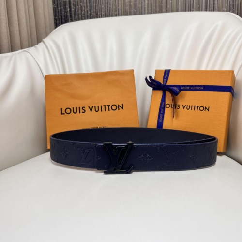 Ceinture Louis Vuitton en cuir bleu marine avec boucle LV iconique 1 Ceinture Louis Vuitton en cuir bleu marine avec boucle LV iconique