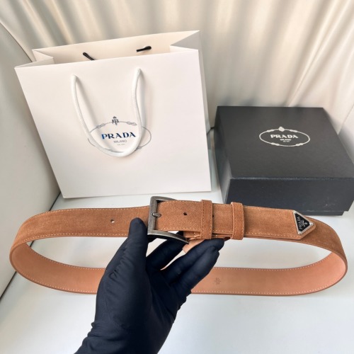 Elegante Cinturón Prada de Ante con Hebilla Metálica para Hombre y Mujer 1 Elegante Cinturón Prada de Ante con Hebilla Metálica para Hombre y Mujer