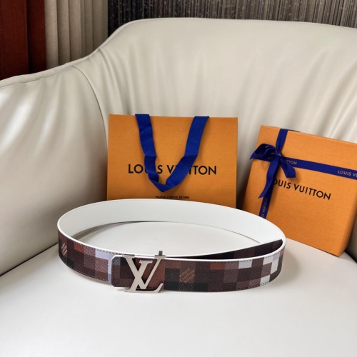 Elegante cinturón Louis Vuitton con diseño de mosaico y hebilla distintiva 1 Elegante cinturón Louis Vuitton con diseño de mosaico y hebilla distintiva