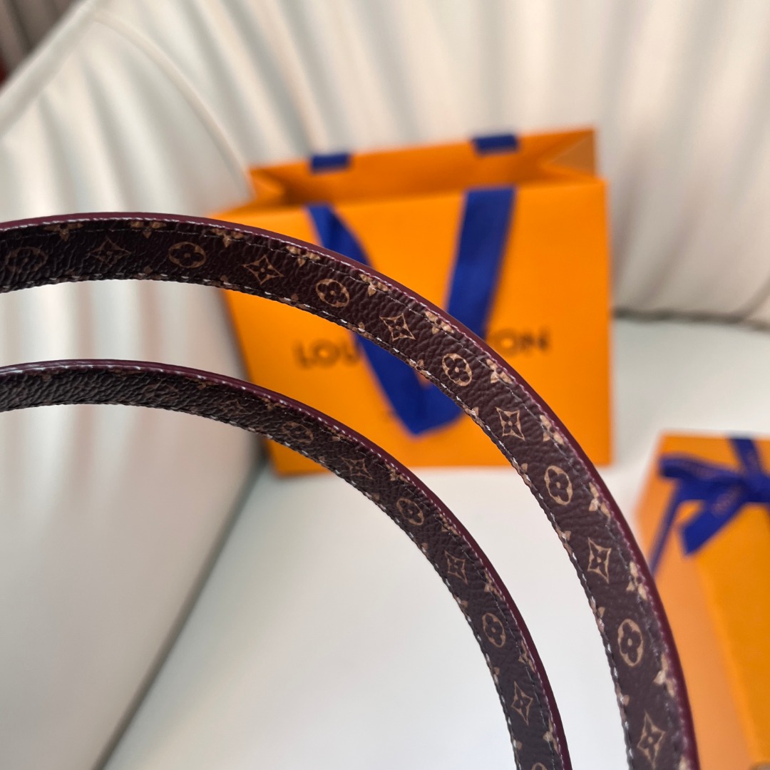 Louis Vuitton Reversible Leather Belt, 1.5cm - Stylish and Versatile 9 o 1if1sq379db31m4890nmhdp45k