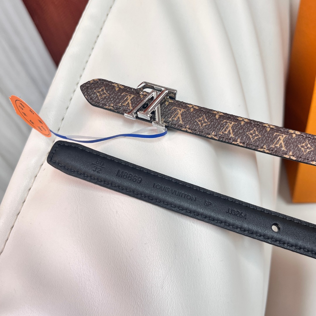 Louis Vuitton 1.5cm Reversible Monogram Belt,Adjustable,Timeless Design 5 o 1if1thntevgt1ubj1q1c3mu6v54n