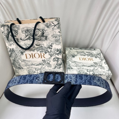 Elegante Cinturón Dior con Diseño Oblicuo y Hebilla CD, Ancho de 3.4 cm 1 Elegante Cinturón Dior con Diseño Oblicuo y Hebilla CD, Ancho de 3.4 cm