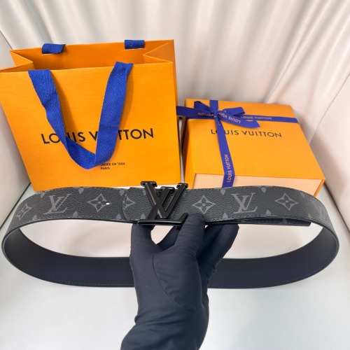Elegante Cinturón Louis Vuitton con Hebilla LV en Acero Inoxidable y Acabado Premium 1 Elegante Cinturón Louis Vuitton con Hebilla LV en Acero Inoxidable y Acabado Premium