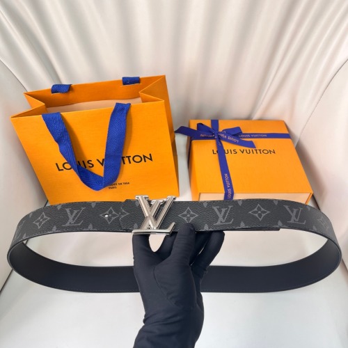 Louis Vuitton Riem 4.0cm met LV Initiales - Tijdloze Stijl & Topkwaliteit 1 Louis Vuitton Riem 4.0cm met LV Initiales - Tijdloze Stijl & Topkwaliteit