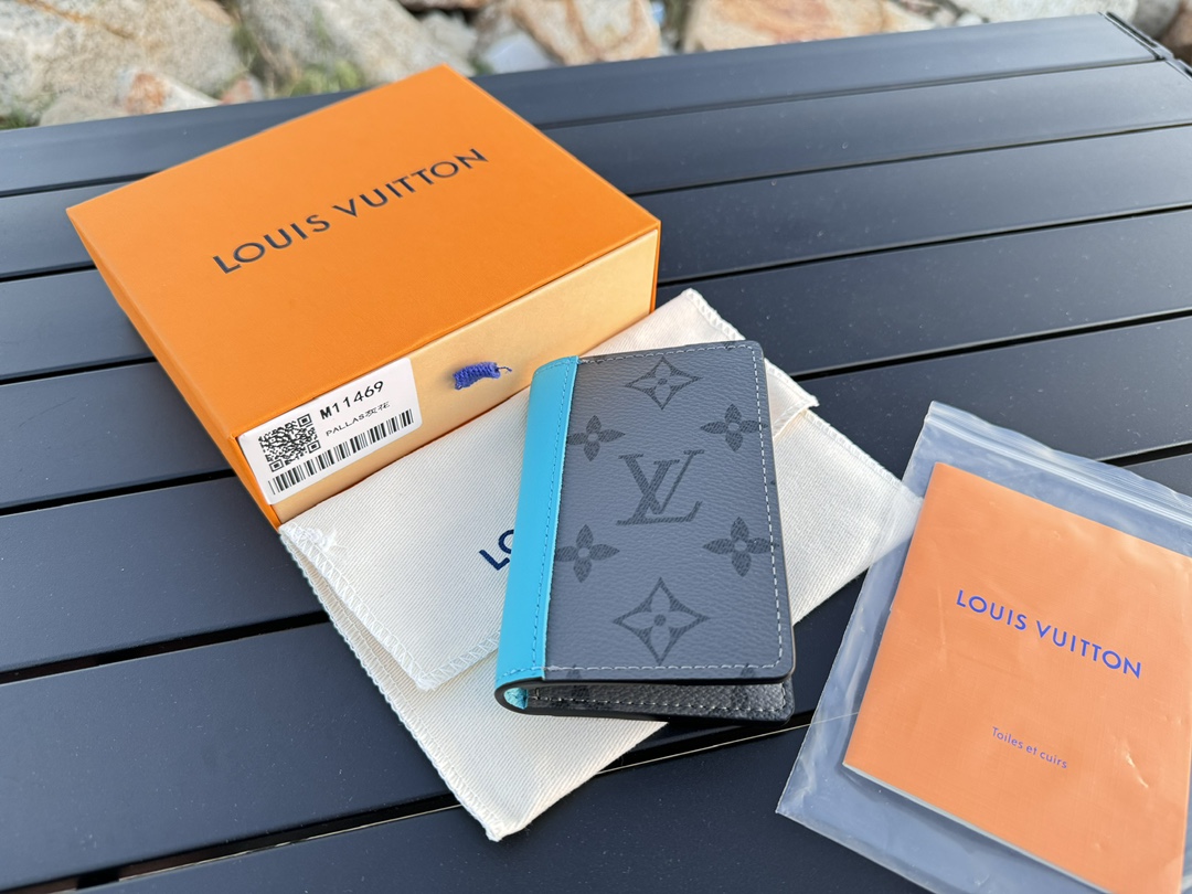 NO:671762,[Top original order] M11469 card holder. This pocket wallet is made of Monogram Eclipse Reverse canvas to achieve a compact structure, revealing the deep style of the Monogram pattern. The cow leather trim adds eye-catching touches, igniting the surging youthful vitality. Size: 7.5x11.1x1., LV wallet, louis vuitton, versace, wallets, cowhide19860909【顶级原单】M11469卡包本款口袋钱夹以 Monogram Eclipse Reverse 帆布成就紧凑构型,展露 Monogram 图案的深邃格调.牛皮革饰边再添瞩目笔触,点燃澎湃青春活力.尺寸:7.5x11.1x1.,LV钱包,louis vuitton,versace,wallets,cowhide,欧美剧