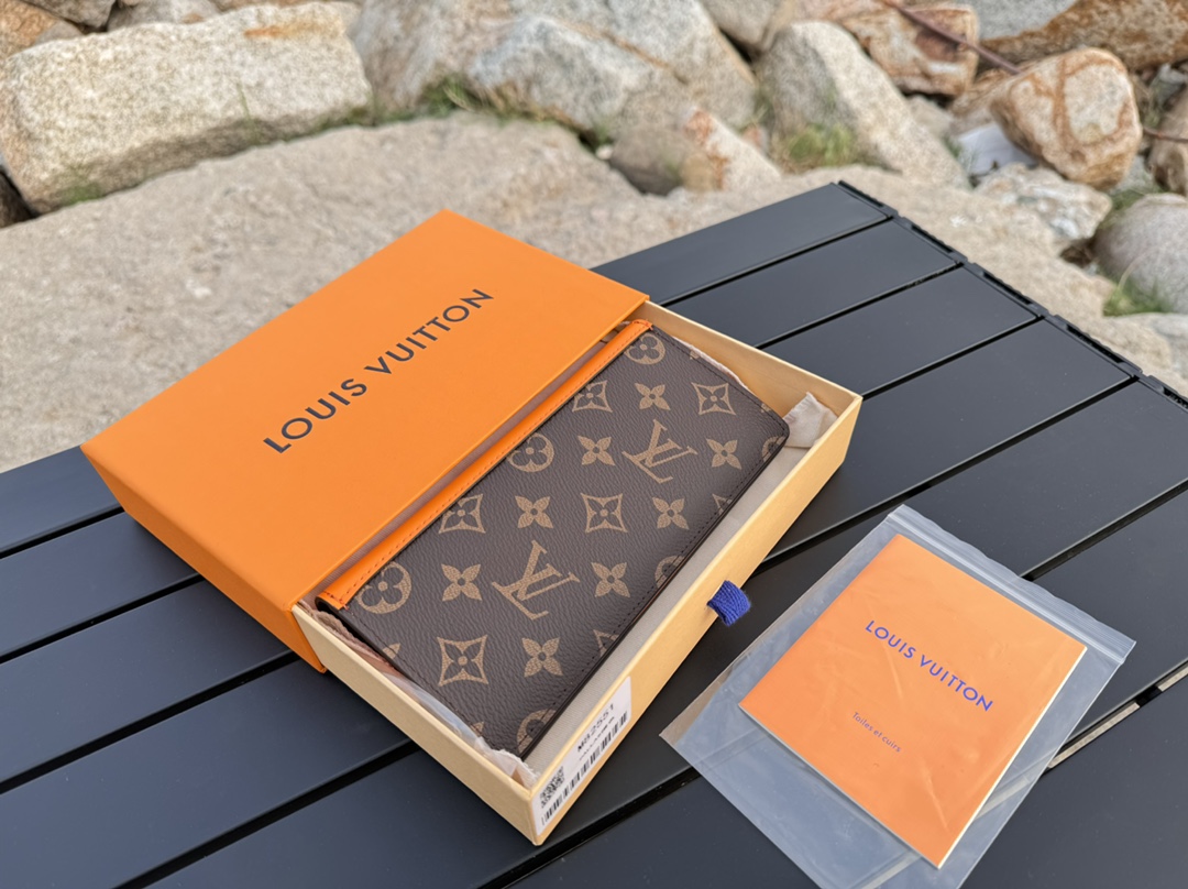 NO:672049,[Top original order] M82551 This Brazza wallet is trimmed with cow leather in bright colors, making the Monogram Macassar canvas more modern. The elegant interior is equipped with card slots, compartments and zippered coin pockets. Size: 19x19x2., LV wallet, louis vuitton, wallets, cowhide19860909【顶级原单】M82551本款Brazza 钱夹为牛皮革饰边涂抹鲜明色彩,令 Monogram Macassar 帆布更显摩登.考究内里设有卡片夹层、隔层和拉链零钱袋.尺寸:19x19x2.,LV钱包,louis vuitton,wallets,cowhide,欧美剧