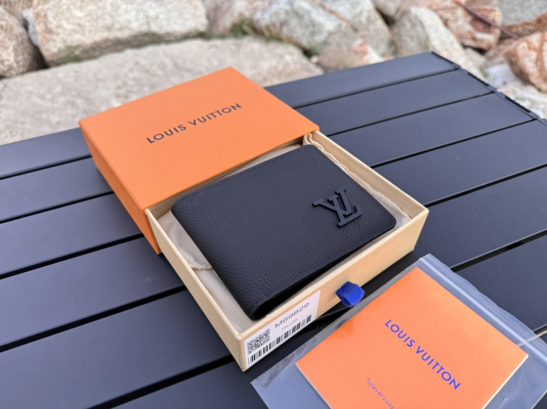 NO:673134,[Top original order] M69829 short clip LV Aerogram Multiple wallet injects new meaning into the classic design. Exquisite craftsmanship gives the cow leather a rich grain texture, and the metal LV letters mark the brand identity. It can be easily matched with the LV Aerogram series handbags. Size 11.5x9x1.5., LV wallet, louis vuitton, wallets, cowhide19860909【顶级原单】M69829短夹LV Aerogram Multiple 钱夹为经典设计注入崭新意味.考究工艺令牛皮革呈现丰盈粒面质感,金属LV字母标注品牌身份,可轻松搭配 LV Aerogram 系列手袋.尺寸11.5x9x1.5.,LV钱包,louis vuitton,wallets,cowhide,欧美剧