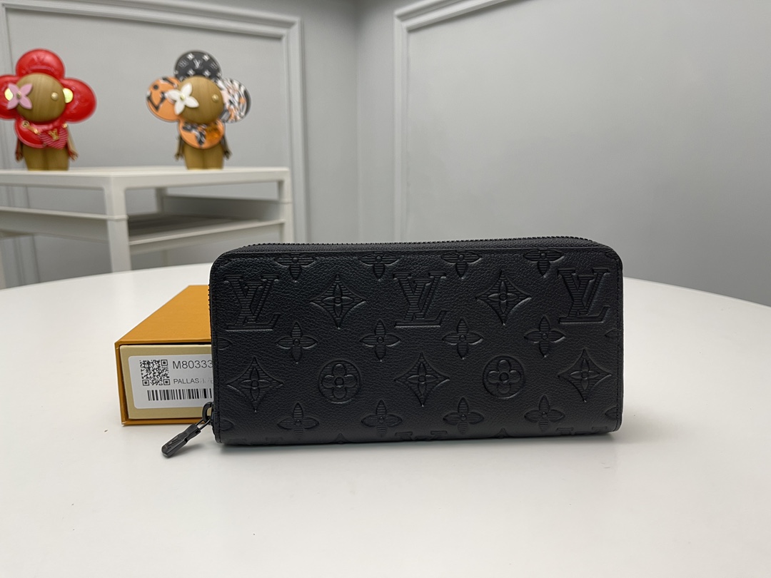 NO:672072,[Top Original Order] M80333 embossed 'Jeep Wallet Horizon' is made of leather with black metal parts. Reinterprets the traditional 'Jeep Wallet Vertical' and updates it to a more functional horizontal version. Size 21 x 2.5 x 10., LV wallet, louis vuitton, wallets19860909【顶级原单】M80333压花“吉普吉钱包地平线”由皮革制成,配有黑色金属零件.重新诠释了传统的“吉普车钱包垂直”并更新为更具功能性的横向型.尺寸21 x 2.5 x 10.,LV钱包,louis vuitton,wallets,欧美剧