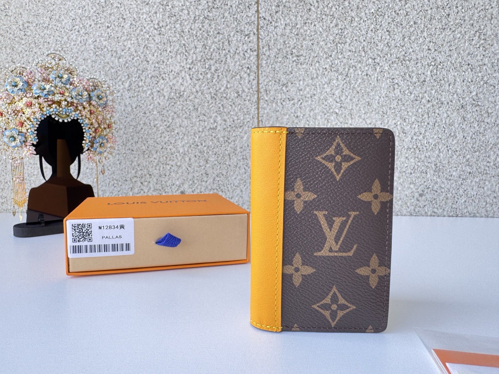 NO:673107,[Top original order] 12834 yellow wallet has a compact size and can be easily put into any pocket. The charming 'Organizer de Poche'. It is sewn from Monogram MacArthur canvas and has dyed cowhide leather on the back. It is a unique design of the 'Louis Vuitton Color Mania' series. Size: 7.5 x 11.1 x 1 cm., LV wallet, louis vuitton, louis vuitton, cartier, wallets, cowhide19860909【顶级原单】12834黄钱夹紧凑的尺寸,可以轻松放入任何口袋,魅力十足的“Organizer de Poche”.由Monogram MacArthur帆布缝制而成,背面配有染色的牛皮皮革,是“Louis Vuitton Color Mania”系列独一无二的设计.尺寸:7.5 x 11.1 x 1厘米.,LV钱包,louis vuitton,louis vuitton,cartier,wallets,cowhide,欧美剧