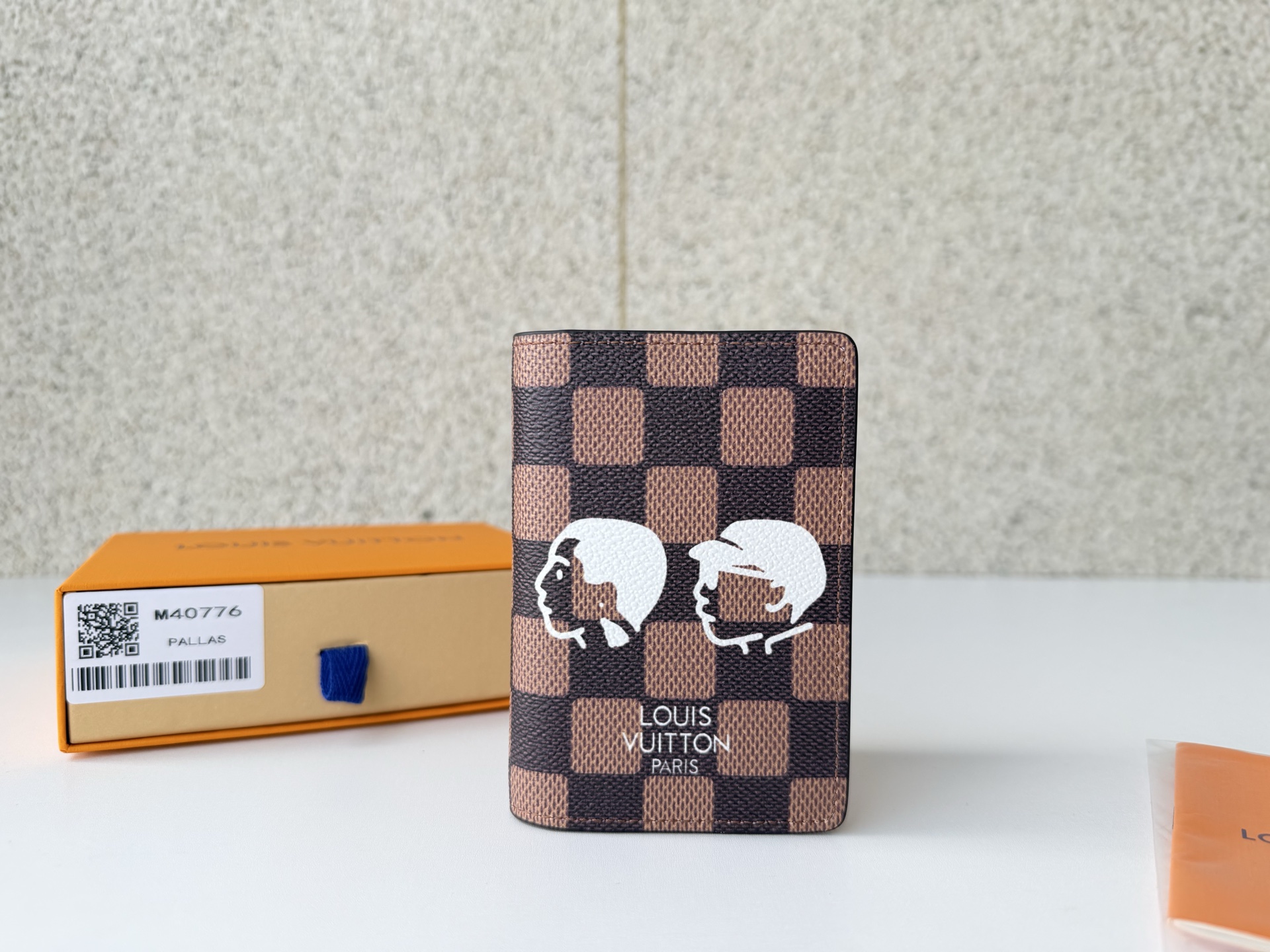 NO:673466,[Top Original Order] N40776 Card Holder This Pocket Organizer compact wallet is made of Damier Ebene canvas, printed with portraits of Pharrell Williams and his collaborator Nigo. Size 7.5-1-11.1cm., LV wallet, louis vuitton, wallets19860909【顶级原单】N40776卡包这款Pocket Organizer紧凑型钱包由Damier Ebene帆布制成,上面印有法瑞尔·威廉姆斯及其合作者尼戈的肖像.尺寸7.5-1-11.1cm.,LV钱包,louis vuitton,wallets,欧美剧