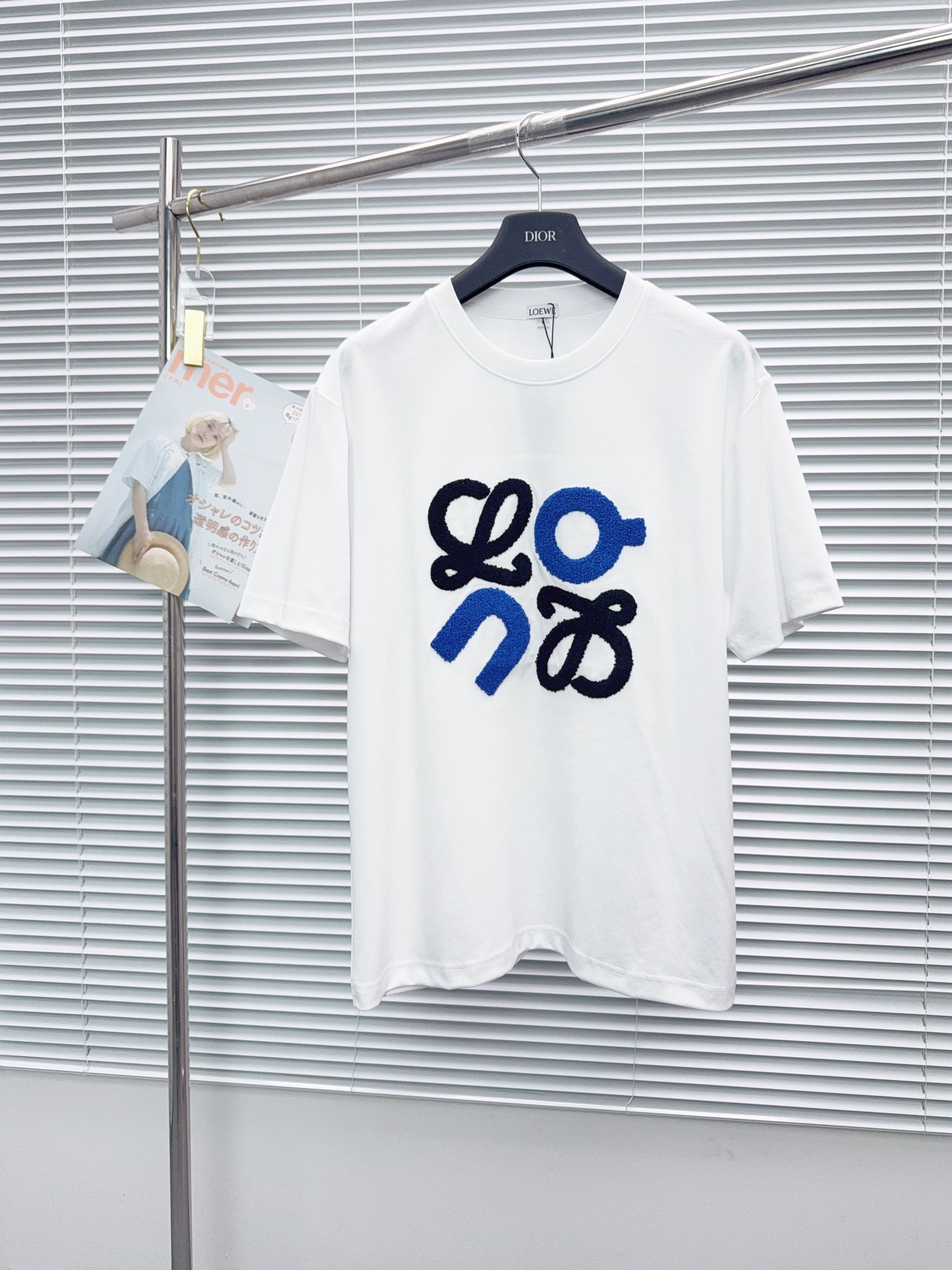 NO:872121,'LOEWE' VIP advanced customization!  2026 spring and summer new short-sleeved. This T-shirt is a new product in the summer men's wear series. It is carefully made of imported fabrics with mercerized technology and has a heavy three-dimensional logo to add a casual style. Size M-3XL Recommended reference M120 catties or less (including 120 catties) L121-140 catties XL141-160 catties 2XL161-180 catties  3XL181—200 pounds,,loewe,loewe,T-shirt,tees,t-shirt,19860909《罗意威 LOEWE》VIP高级定制！ 2026春夏季新款短袖.这款T恤是夏季男装系列新品,采用丝光工艺进口面料精心制作,重工立体Logo,增添休闲风范.码数 M-3XL 推荐参考 M120斤以内（含120斤） L121—140斤 XL141—160斤 2XL161—180斤 3XL181—200斤,,loewe,loewe,T-shirt,tees，t-shirt,,Men's clothing