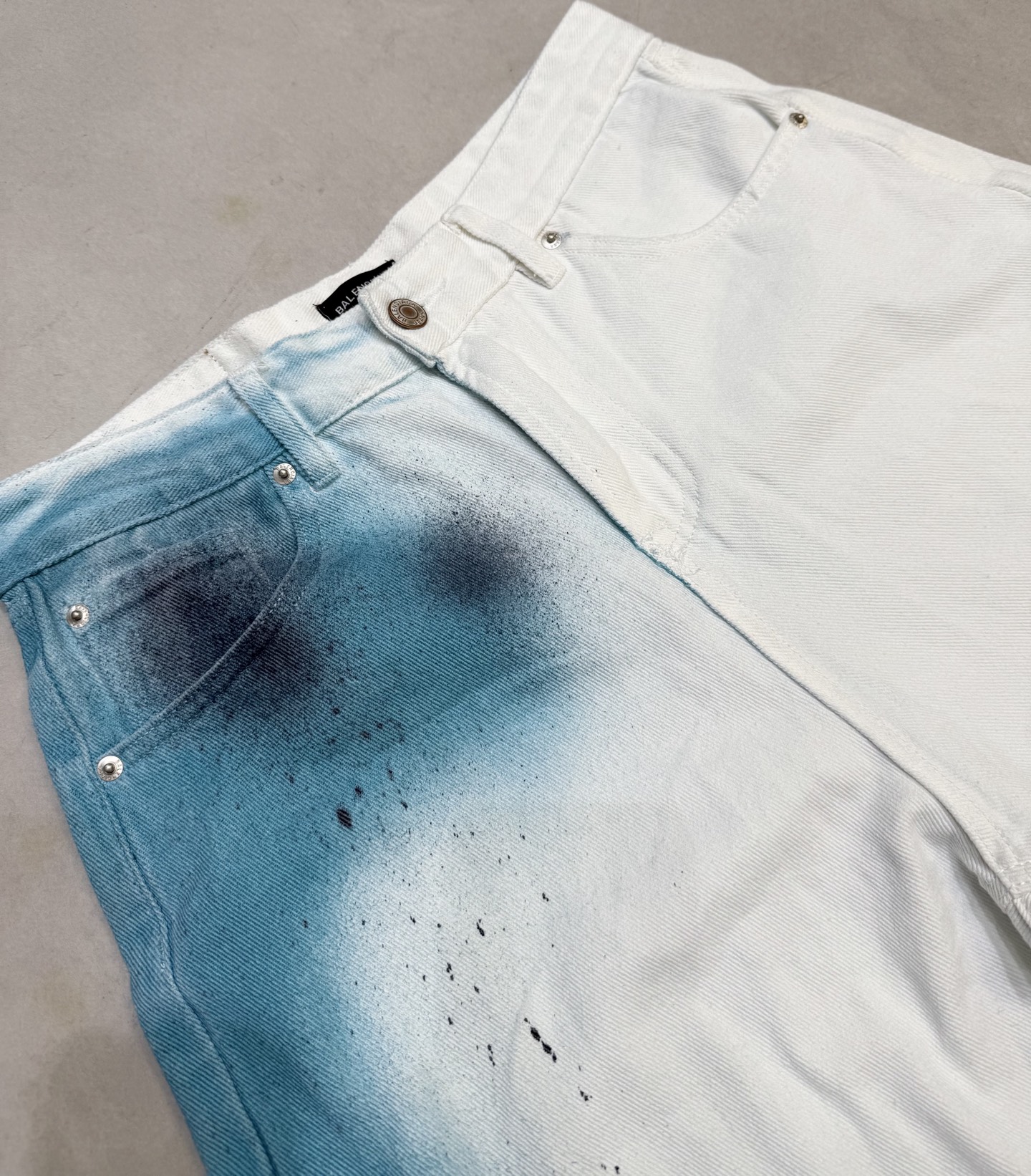 Balenciaga 25FW Distressed Wide-Leg Jeans Spray-Paint Denim Pants 4 i1755338307717 6168 0 2