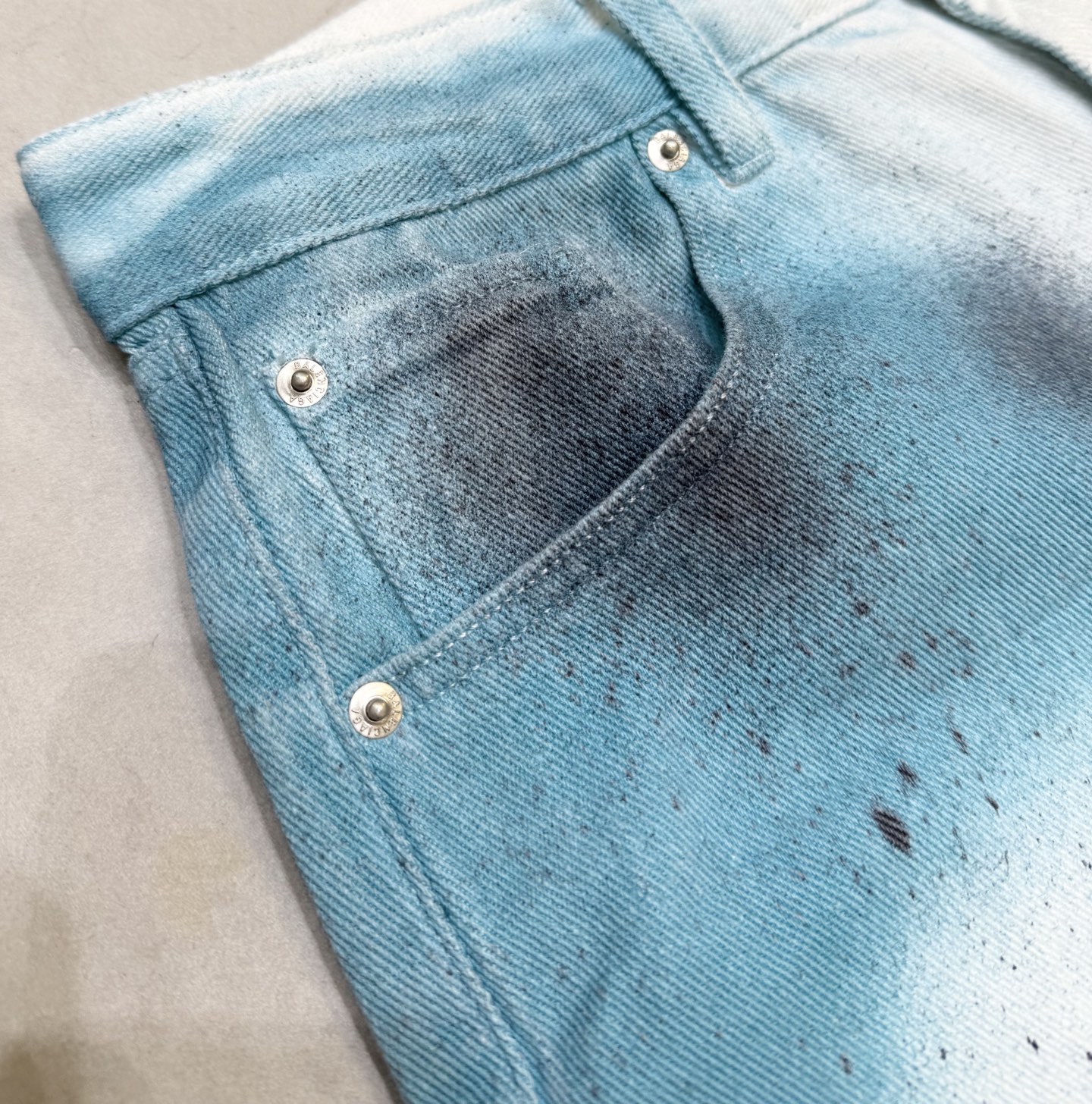 Balenciaga 25FW Distressed Wide-Leg Jeans Spray-Paint Denim Pants 6 i1755338313411 4539 0 4