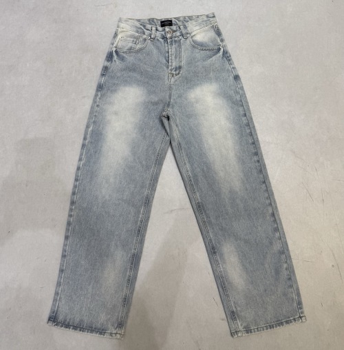 Balenciaga Bleach Wash Denim Jeans Unisex 2025 Autumn/Winter Collection 14 Balenciaga Bleach Wash Denim Jeans Unisex 2025 Autumn/Winter Collection