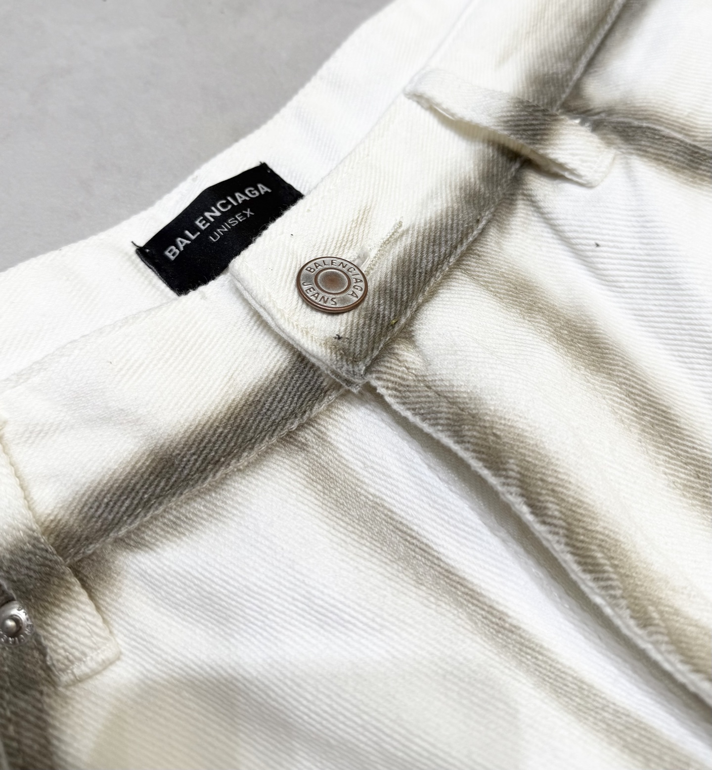 Balenciaga White Wide-Leg Jeans with Distressed Dyed Detailing 6 i1755347754279 7801 0 4