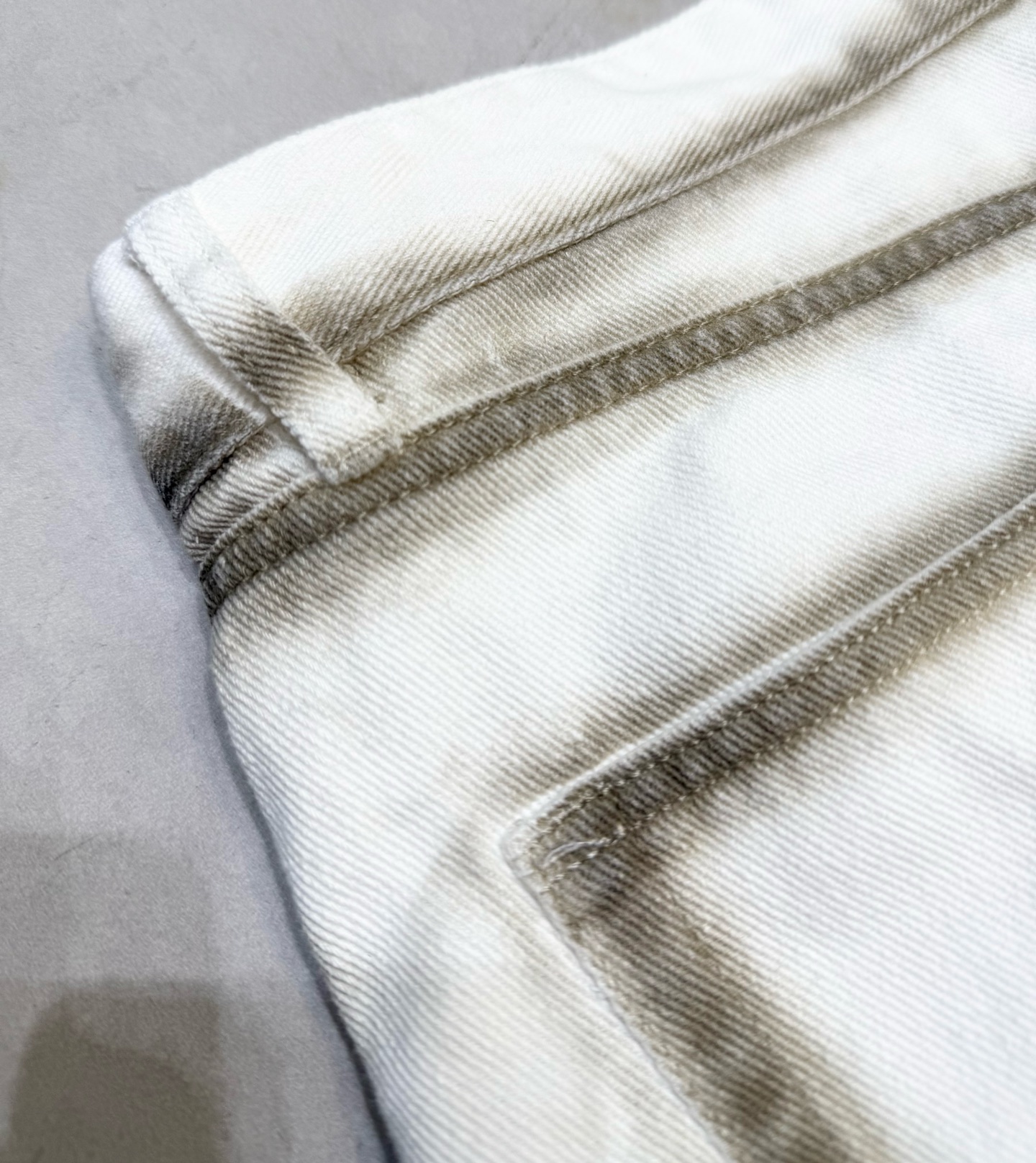 Balenciaga White Wide-Leg Jeans with Distressed Dyed Detailing 5 i1755347754566 1340 0 3