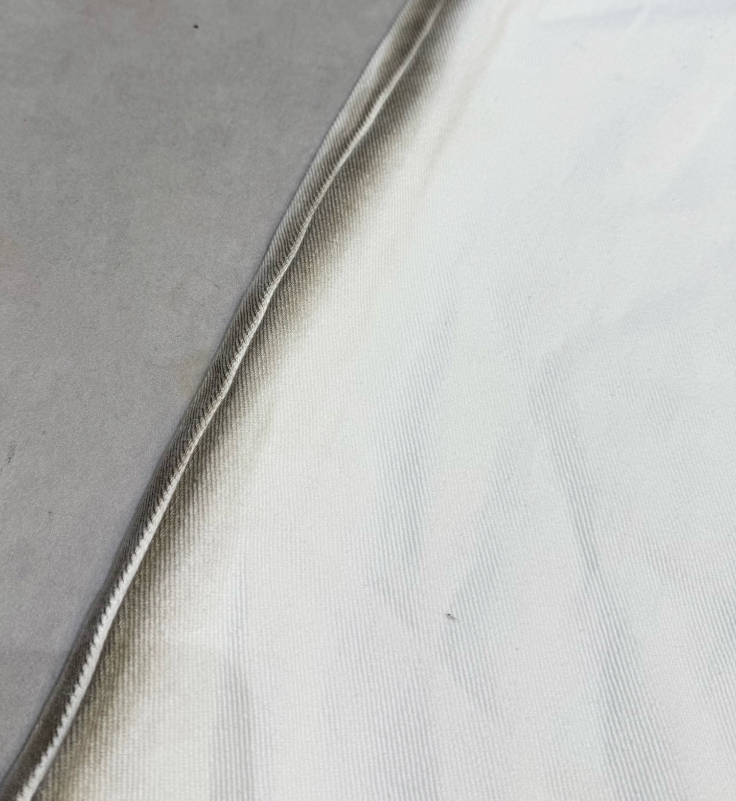 Balenciaga White Wide-Leg Jeans with Distressed Dyed Detailing 8 i1755347774318 7835 0 6