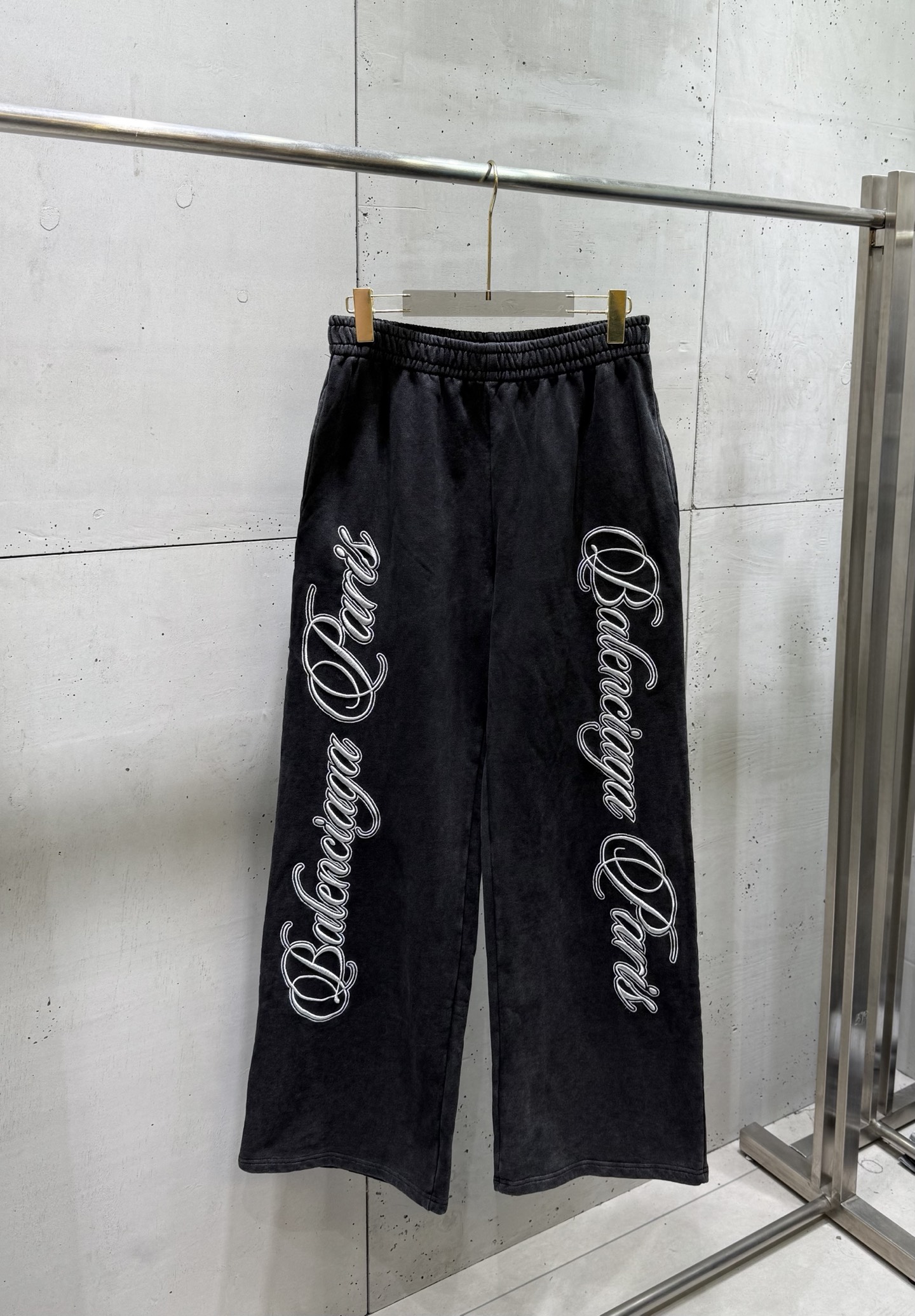 P200 Balenciaga 26ss colección de primavera temprana, pantalones deportivos casuales con bordado de logo grande de caba…