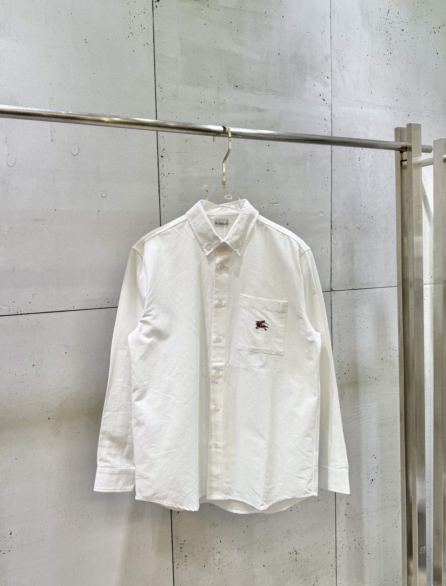 Burberry Burberr*/巴宝莉 SS26 新禧马年限定马术徽标小刺绣棉质牛津长袖衬衫