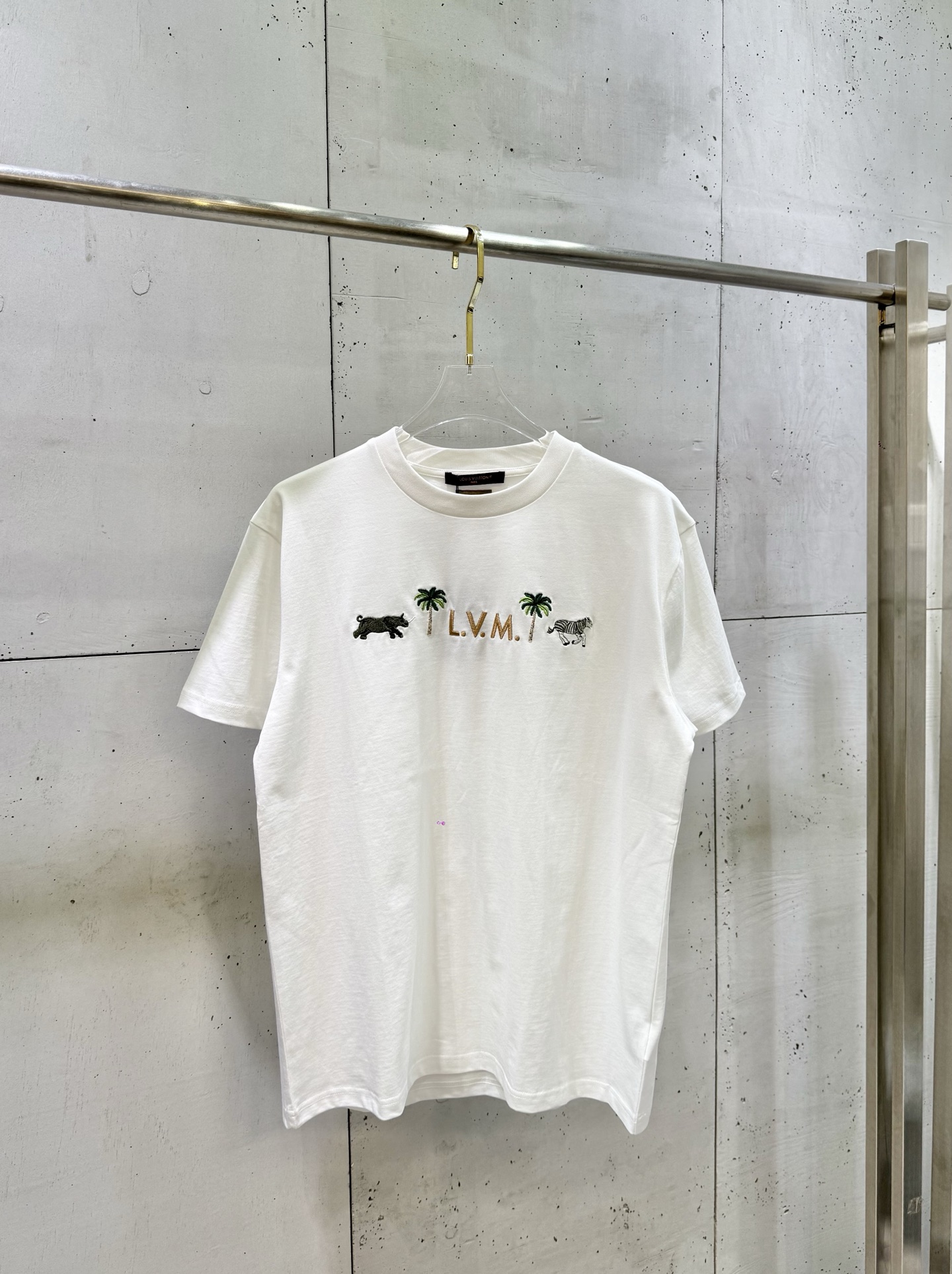 P125 1v Louis 26 primavera y verano nuevo estilo camiseta de manga corta con cuello redondo y bordado animal de versión…