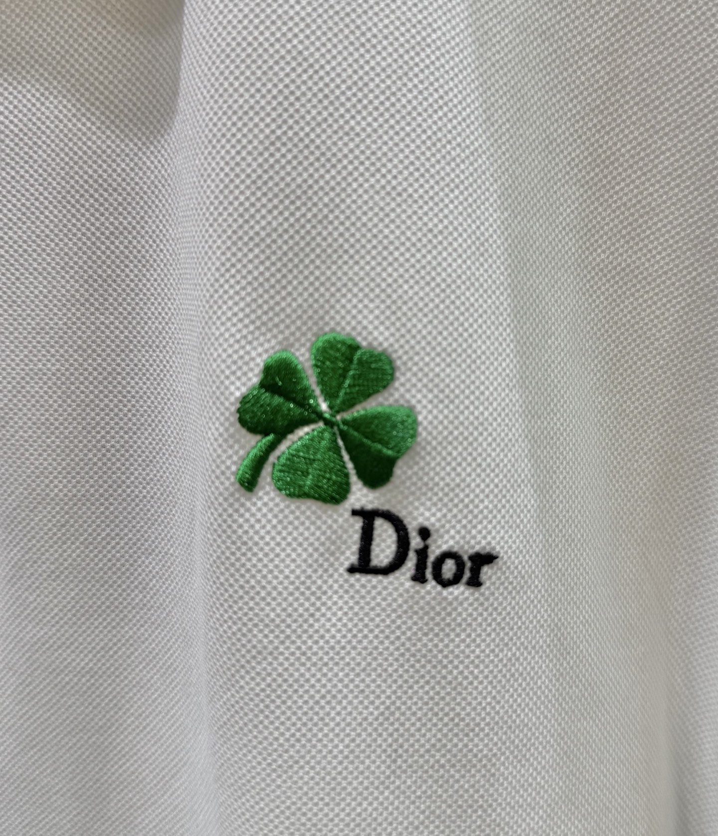 Dior Dior迪奥 SS26 四叶草刺绣珍珠贝母扣短袖翻领Polo衫
