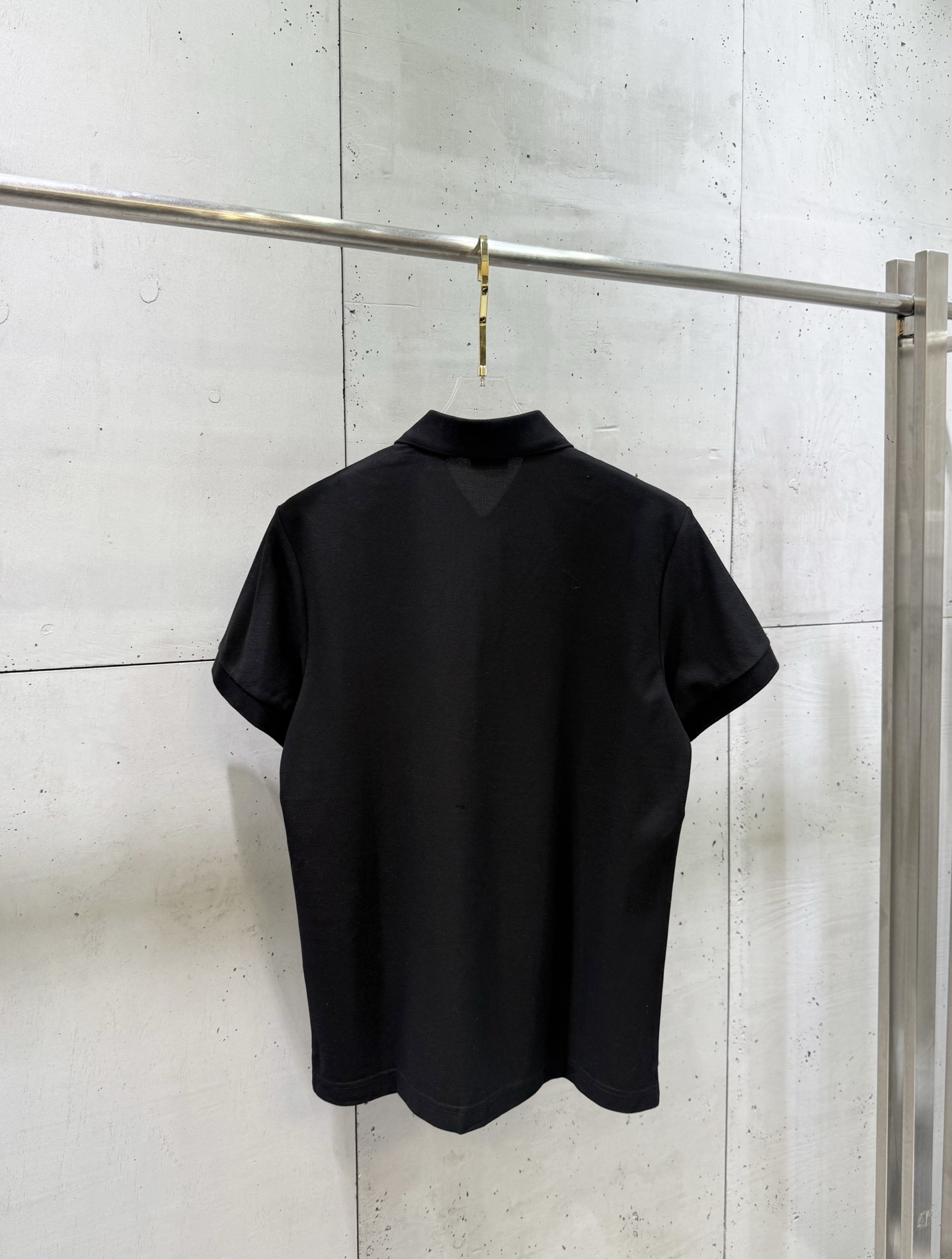 Dior Dior迪奥 SS26 四叶草刺绣珍珠贝母扣短袖翻领Polo衫